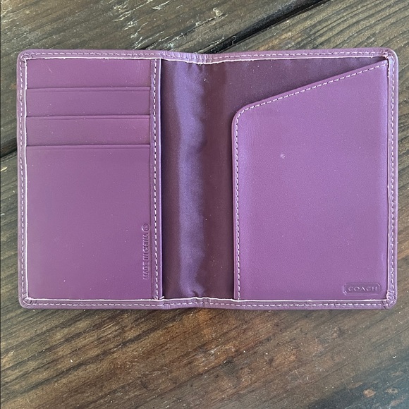 Coach leather purple passport holder - Picture 3 of 4